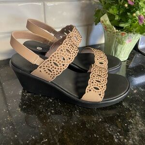 Skechers Tan Cutout Sandals